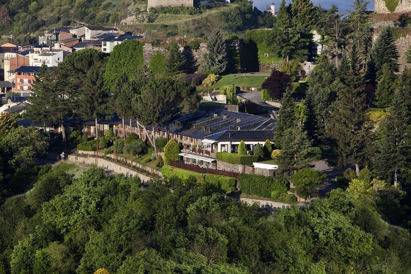 El Castell De Ciutat - Relais & Chateaux La Seu d'Urgell Exteriér fotografie